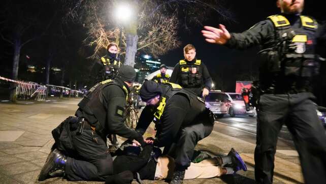 Behörden gehen von antisemitischer Attacke in Berlin aus