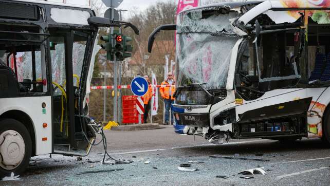 Busunfall mit vielen Verletzten – Kitagruppe betroffen