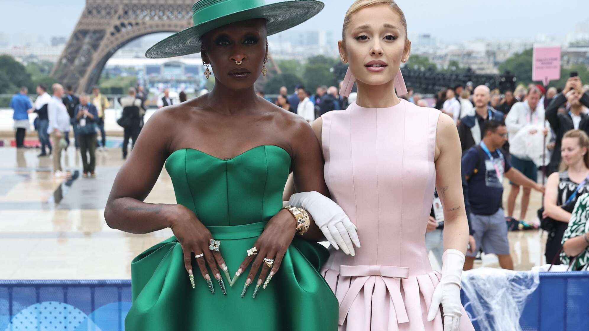 Ariana Grande (r) und Cynthia Erivo