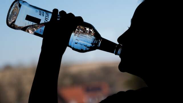 Weniger Menschen wegen Alkoholmissbrauchs in Kliniken