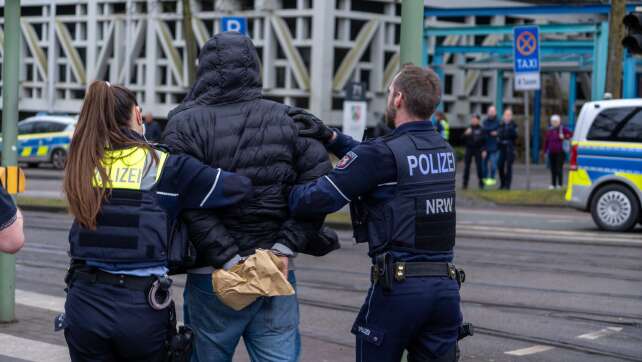 Schüsse, Verletzte und eine Fahndung am Landgericht