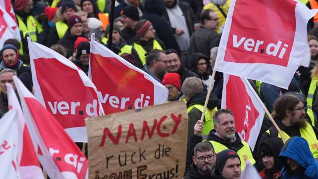 Warnstreiks stoppen Flieger, Schiffe und Fähren