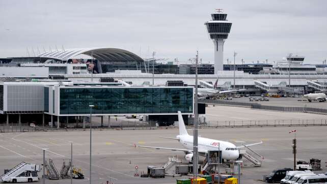 Flughafen rechnet am Samstag mit weitgehend normalem Betrieb