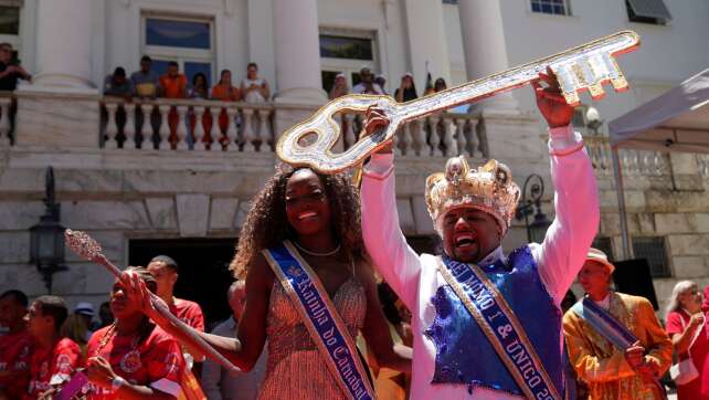 Schlüsselübergabe an «König Momo»: Karneval in Rio beginnt