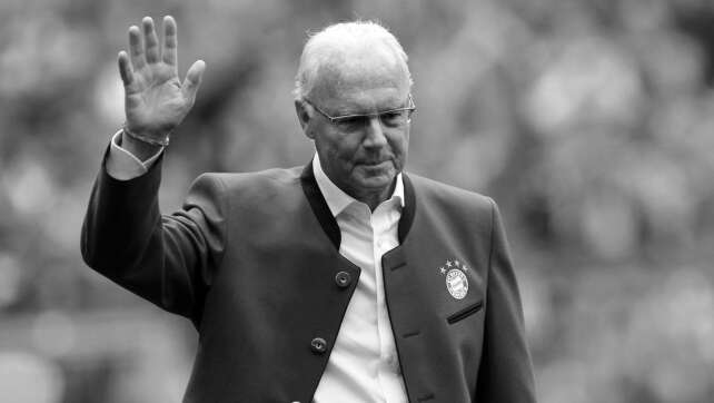 Ehrung von Beckenbauer: XXL-Trikot in Allianz Arena