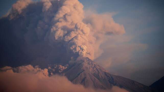 Vulkan in Guatemala stößt kilometerhohe Aschewolke aus