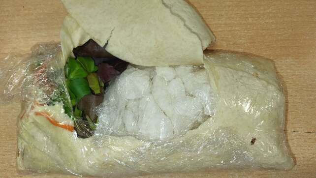 Mann schmuggelt Crystal Meth in Tortilla-Wraps