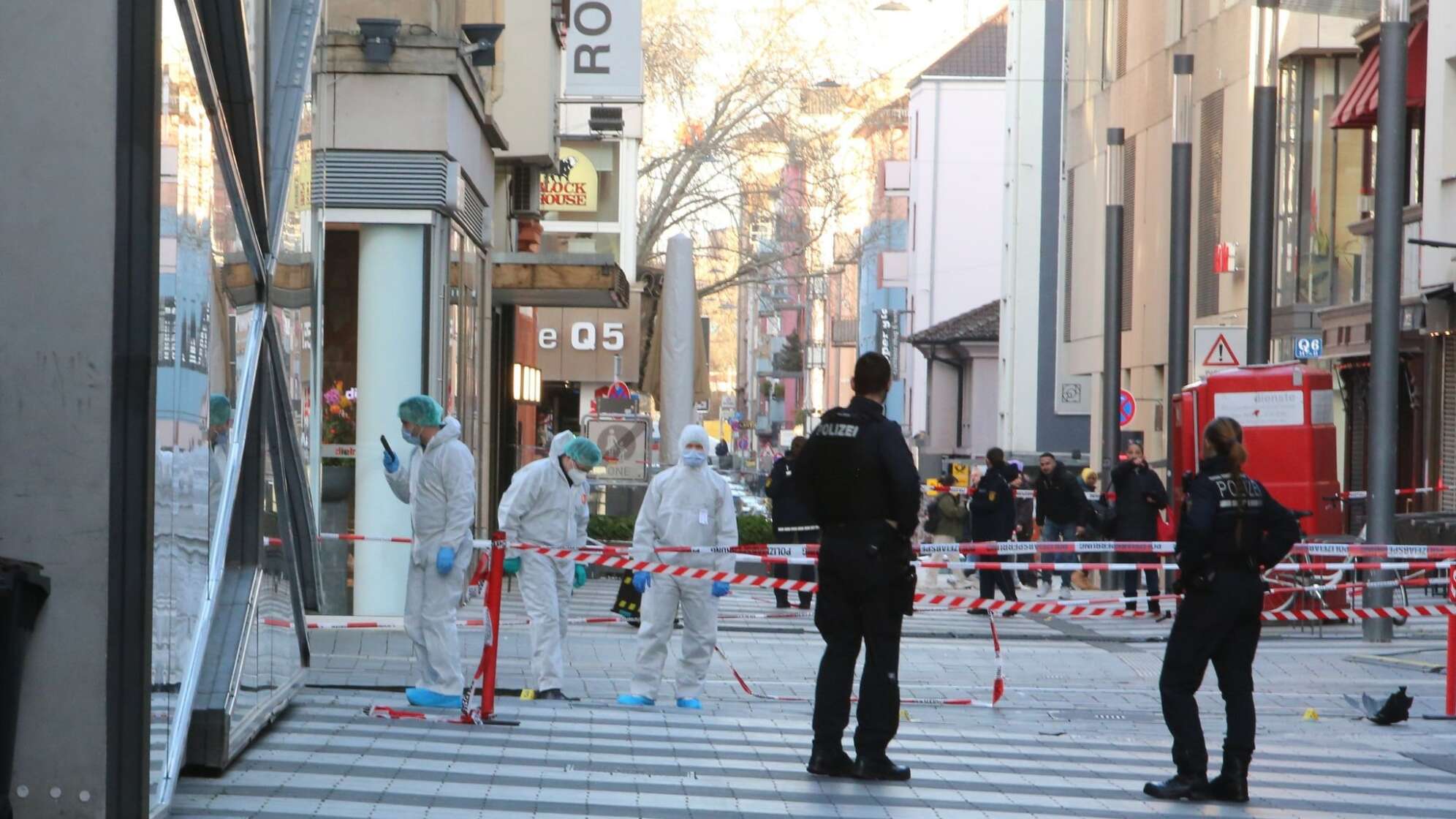 Auto fährt in Menschenmenge in Mannheim