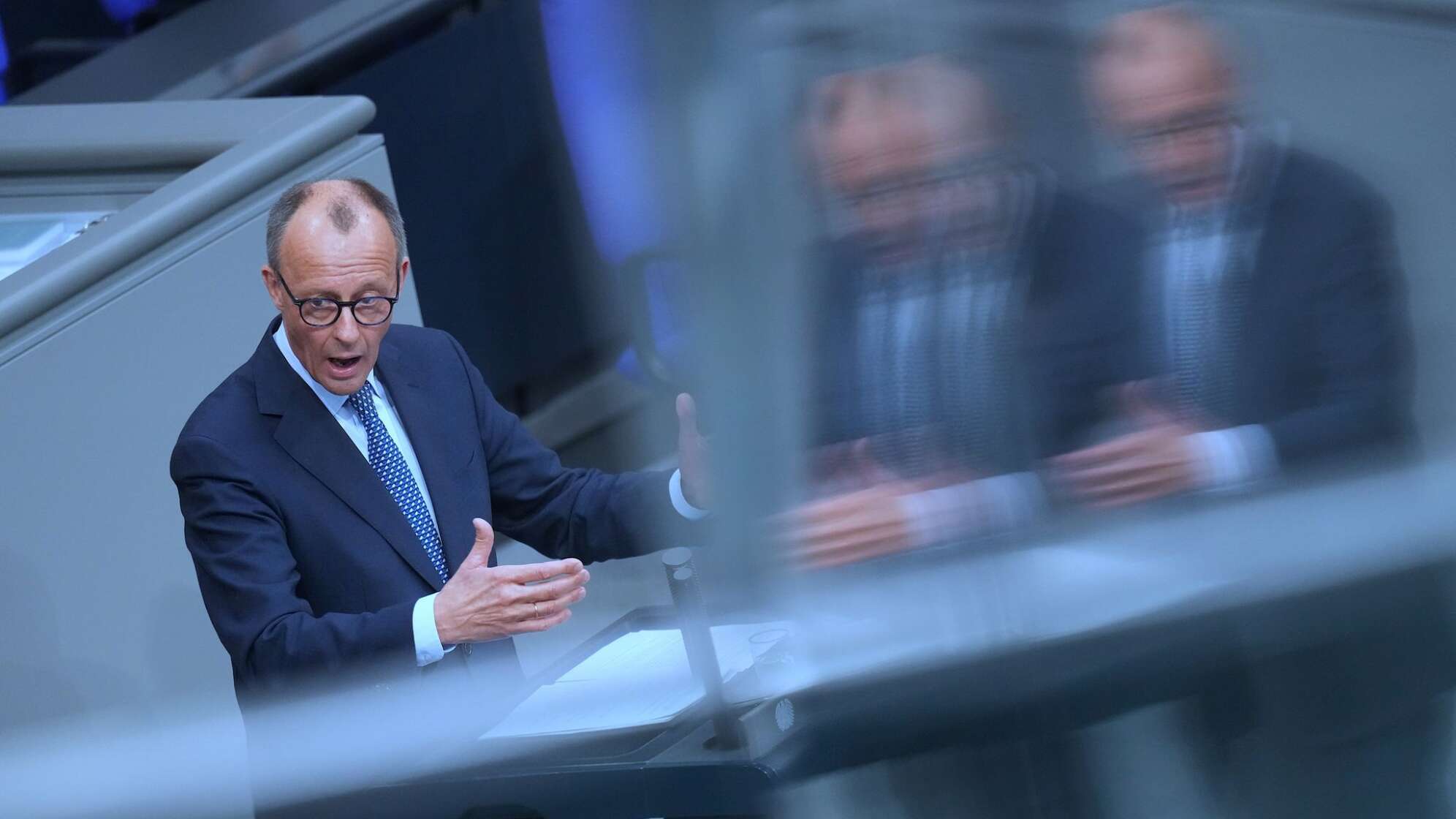 Bundestag - Sondersitzung zur Grundgesetzänderung