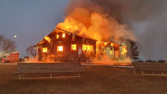 Berghütte in der Rhön in Flammen - «Totalschaden»