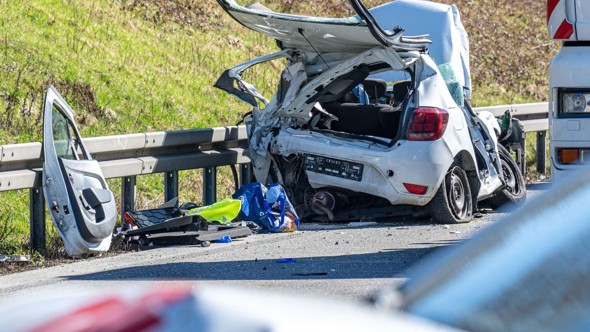 Unfall mit sechs Autos und einem Lastwagen