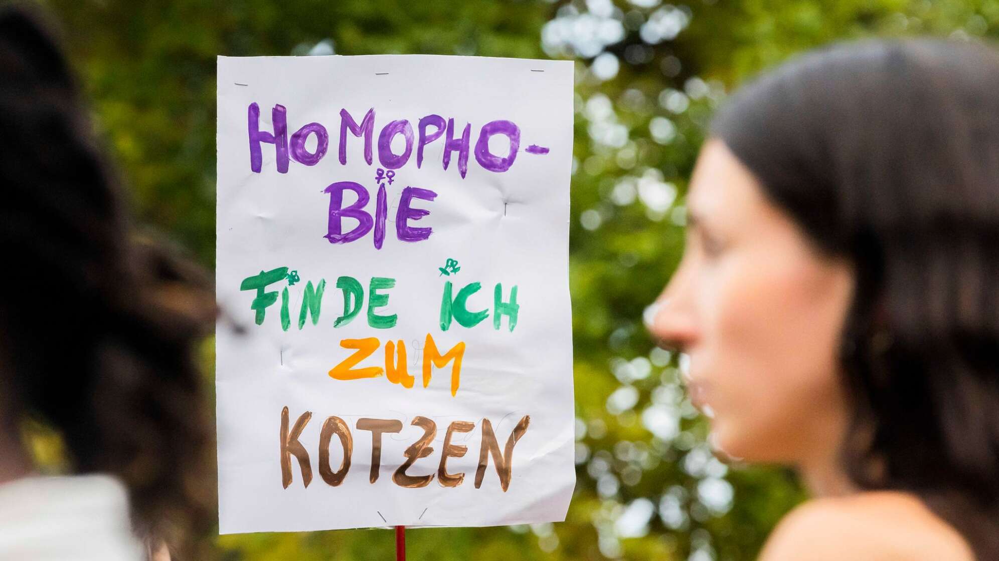 Gegen Homophobie und queerfeindliche Gewalt