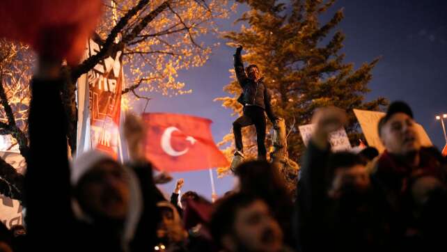 Nach Imamoglu-Festnahme – Zusammenstöße bei Demos in Türkei