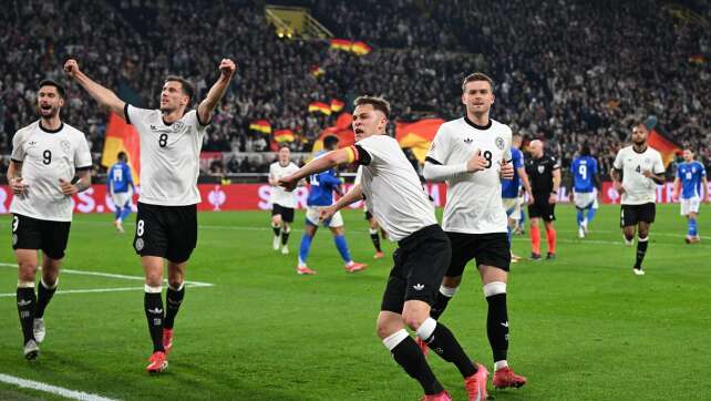 3:3 nach 3:0 - DFB-Team übersteht denkwürdigen Fußball-Abend