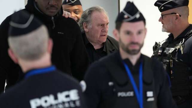 Depardieu gibt zu: Habe Frau an Hüfte angefasst