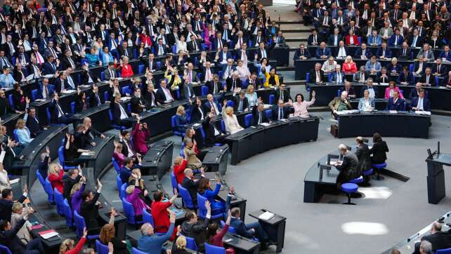 Neuer Bundestag konstituiert - Klöckner ist Präsidentin