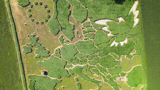 Europa und Friedenstaube im Labyrinth in Utting