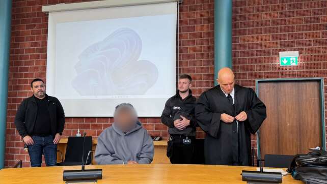 Mehr als 70 Mal zugestochen: Mann gesteht vor Gericht