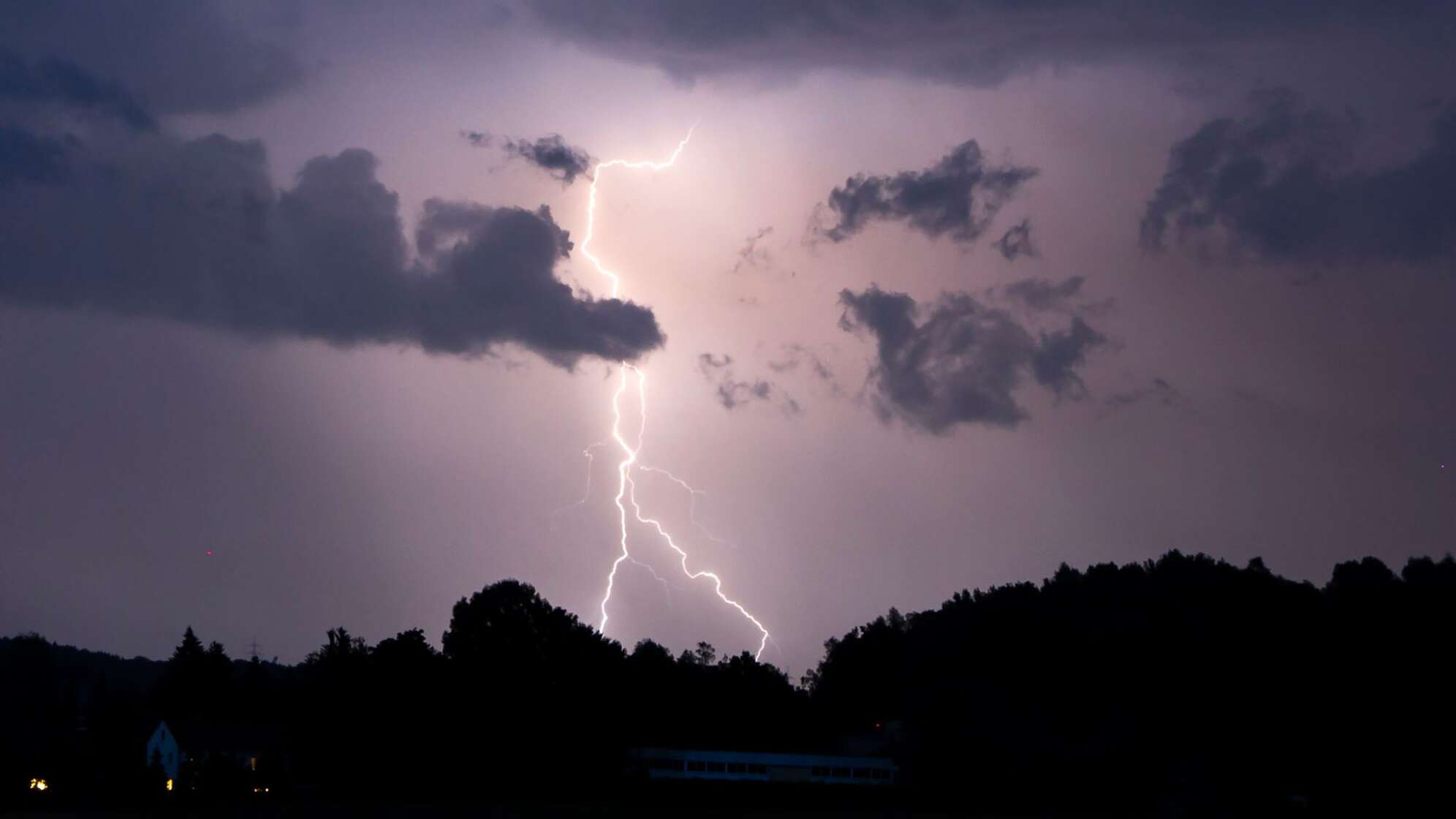 Nach Der Hitze Schwere Gewitter Mit Orkanböen In Bayern