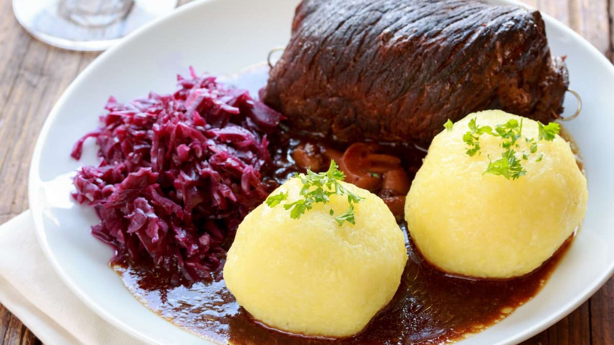 Rouladen, Klößen und Rotkohl