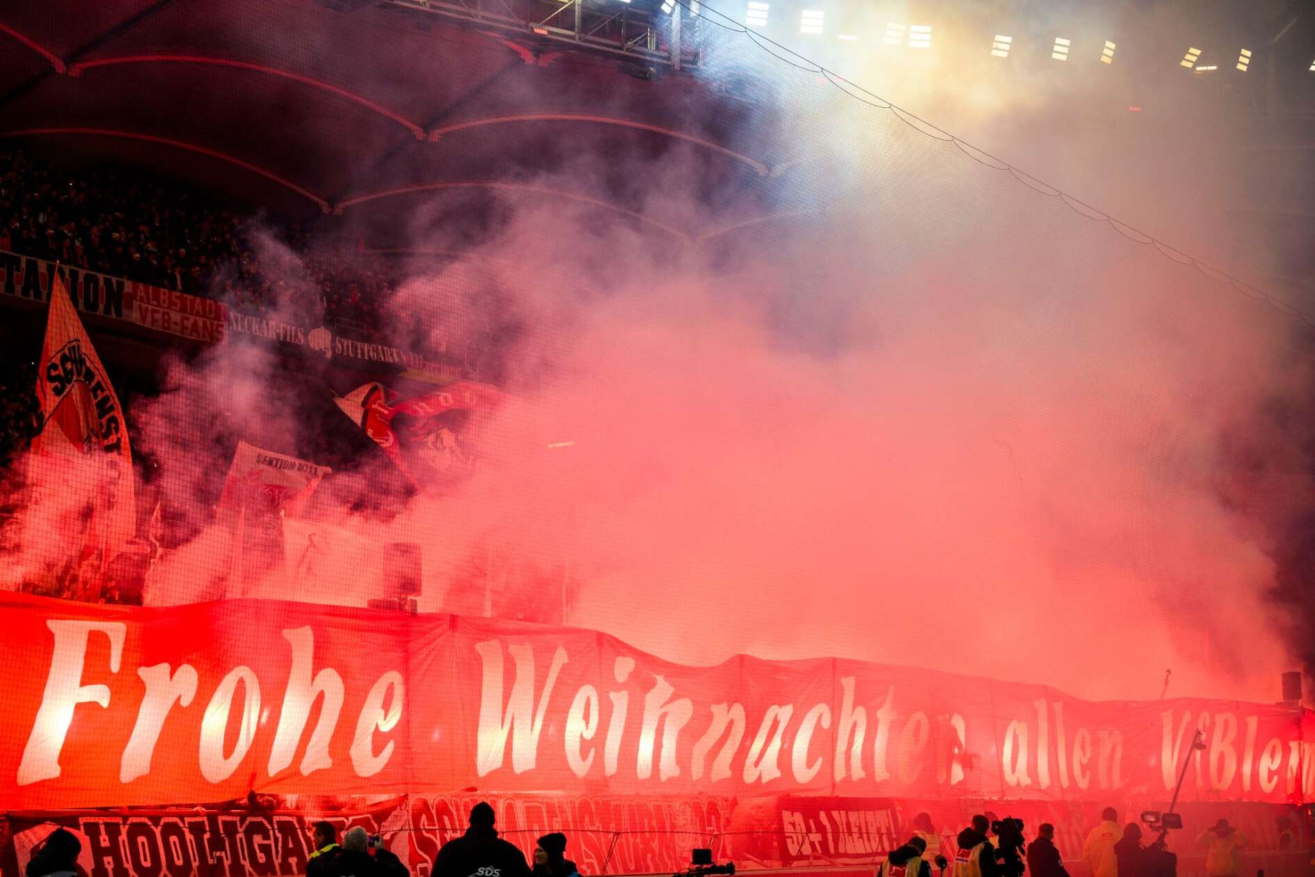 Wenn Millionenstrafen Verpuffen: Der Fußball Im Pyro-Dilemma