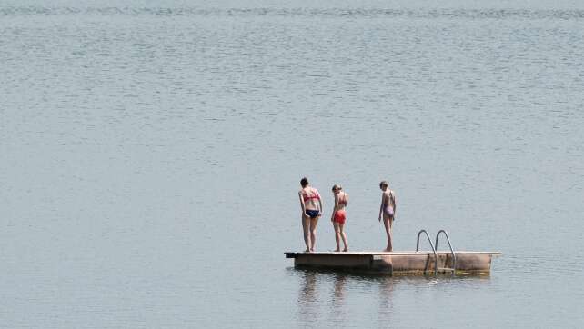 Endlich Sommer im Freistaat: Badeseen laden zum Schwimmen ein