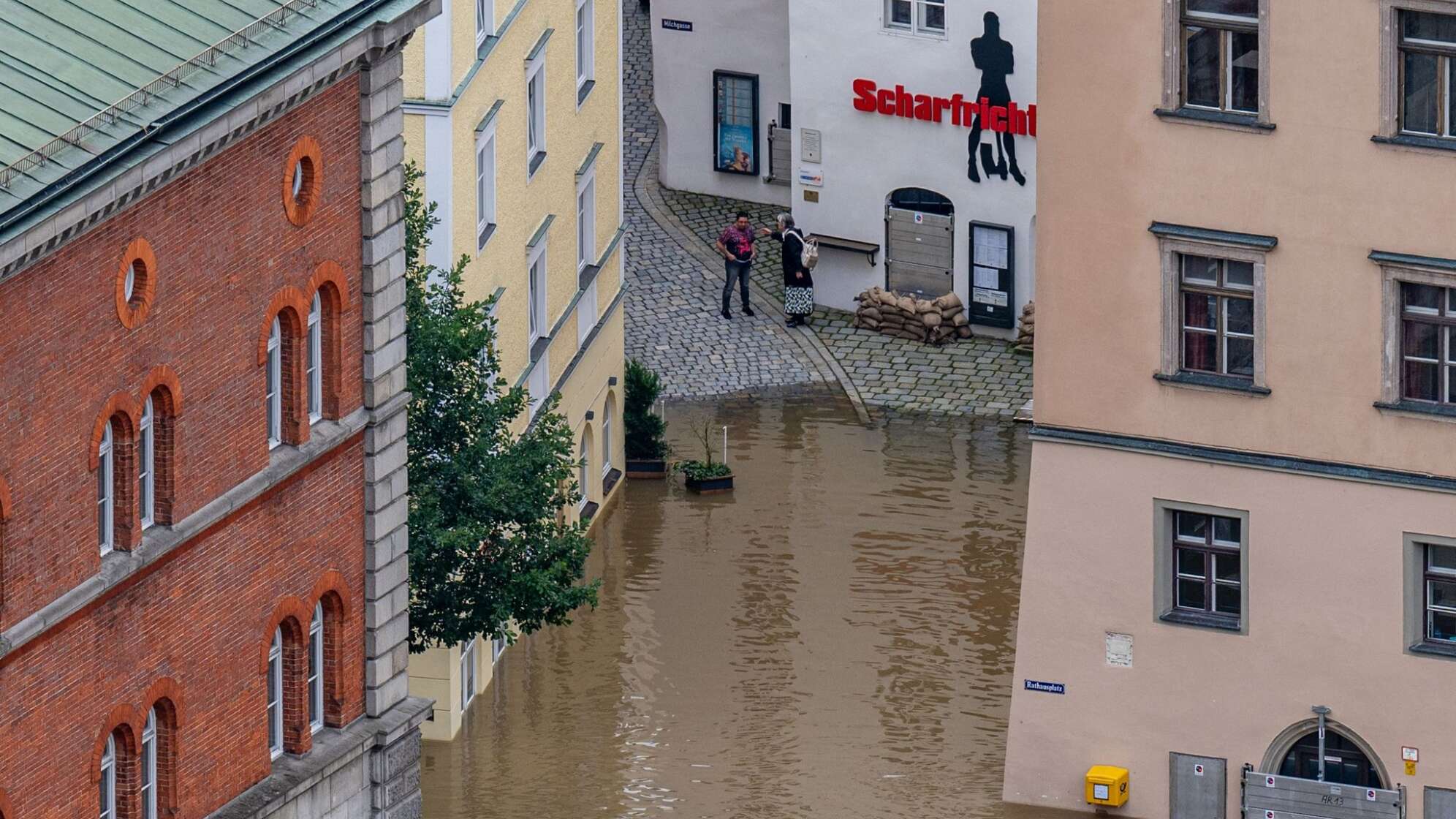 Passau Ruft Katastrophenfall Aus: Weiterer Anstieg Der Donau