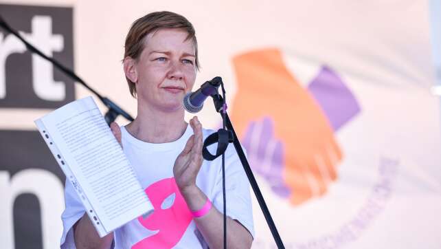 Sandra Hüller ruft bei Demo zur Wahl auf