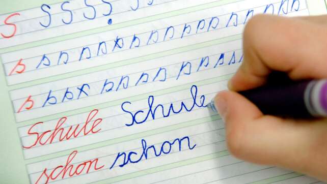 „Sauklauen“-Studie: Was Handschrift über euch verrät und wie ihr sie verbessert