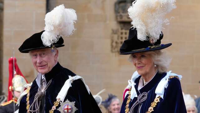 Federhut und Robe: Royals bei Ordenszeremonie in Windsor