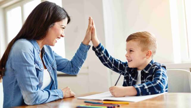 Studie: Eltern prägen das Denken ihrer Kinder mehr als die Schule
