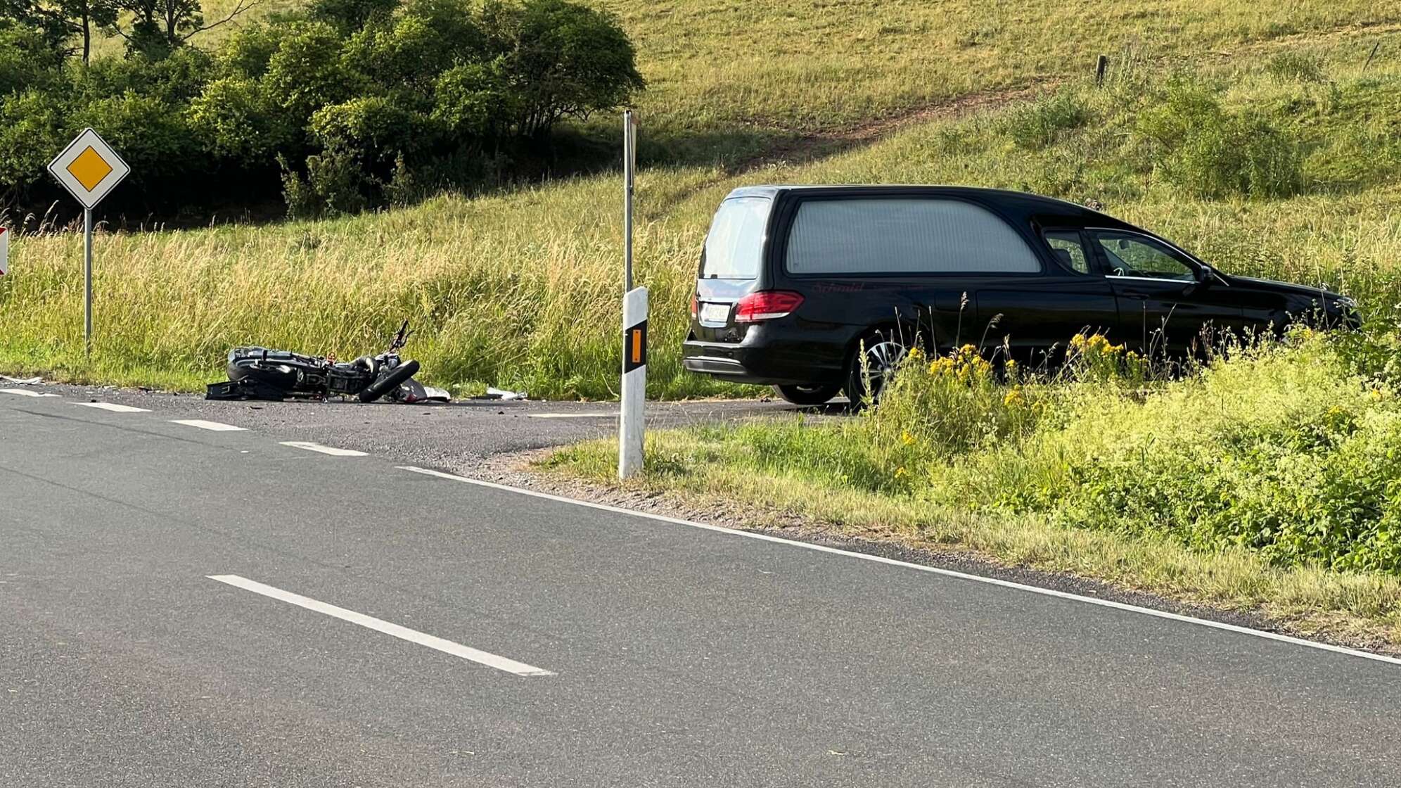 Tödlicher Motorrad-Unfall - zwei 16-Jährige sterben