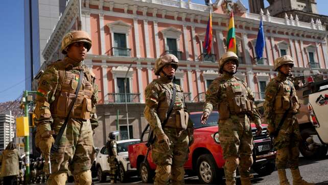 Putschversuch in Bolivien: Militär vor Regierungspalast