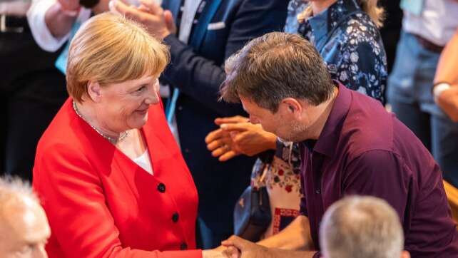 Habeck lobt Merkels «Normalität in Perfektion»