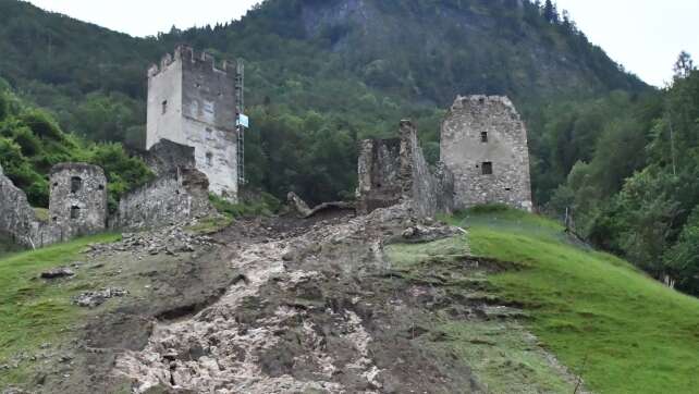 Burg Falkenstein: Regenmassen legen historische Funde frei