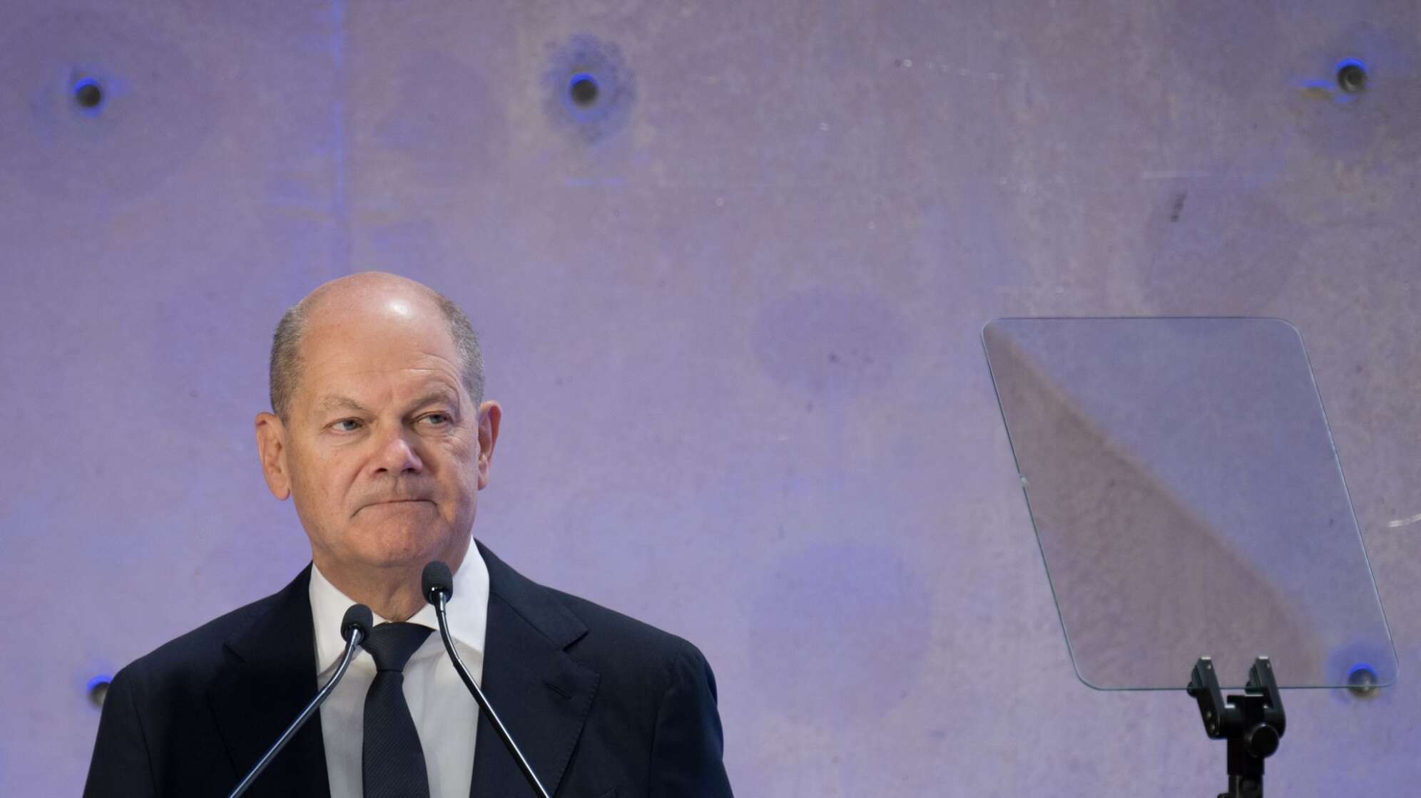 Scholz besucht Bundesamt für Migration und Siemens