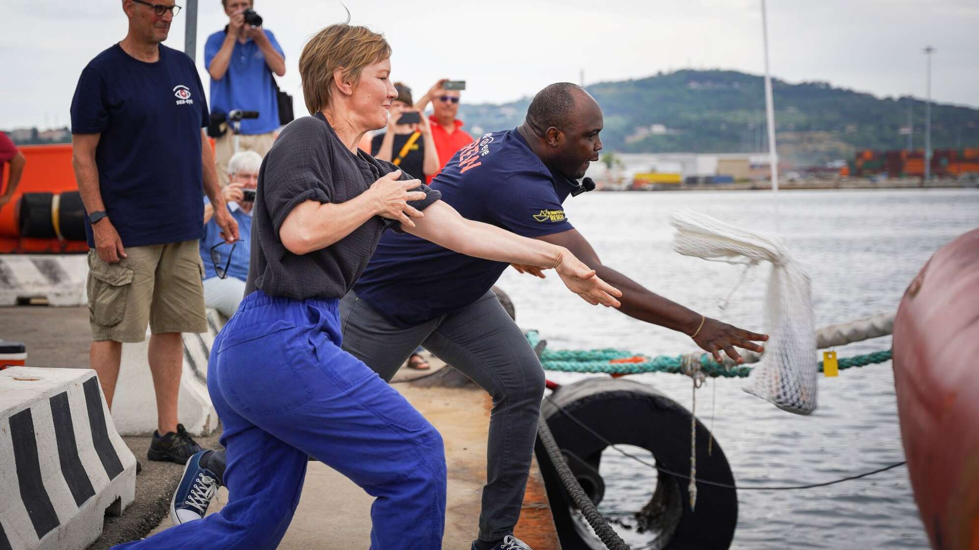 Sandra Hüller tauft Rettungskreuzer «SEA-EYE 5»