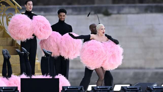Olympia-Eröffnung: Lady Gaga singt auf goldener Treppe
