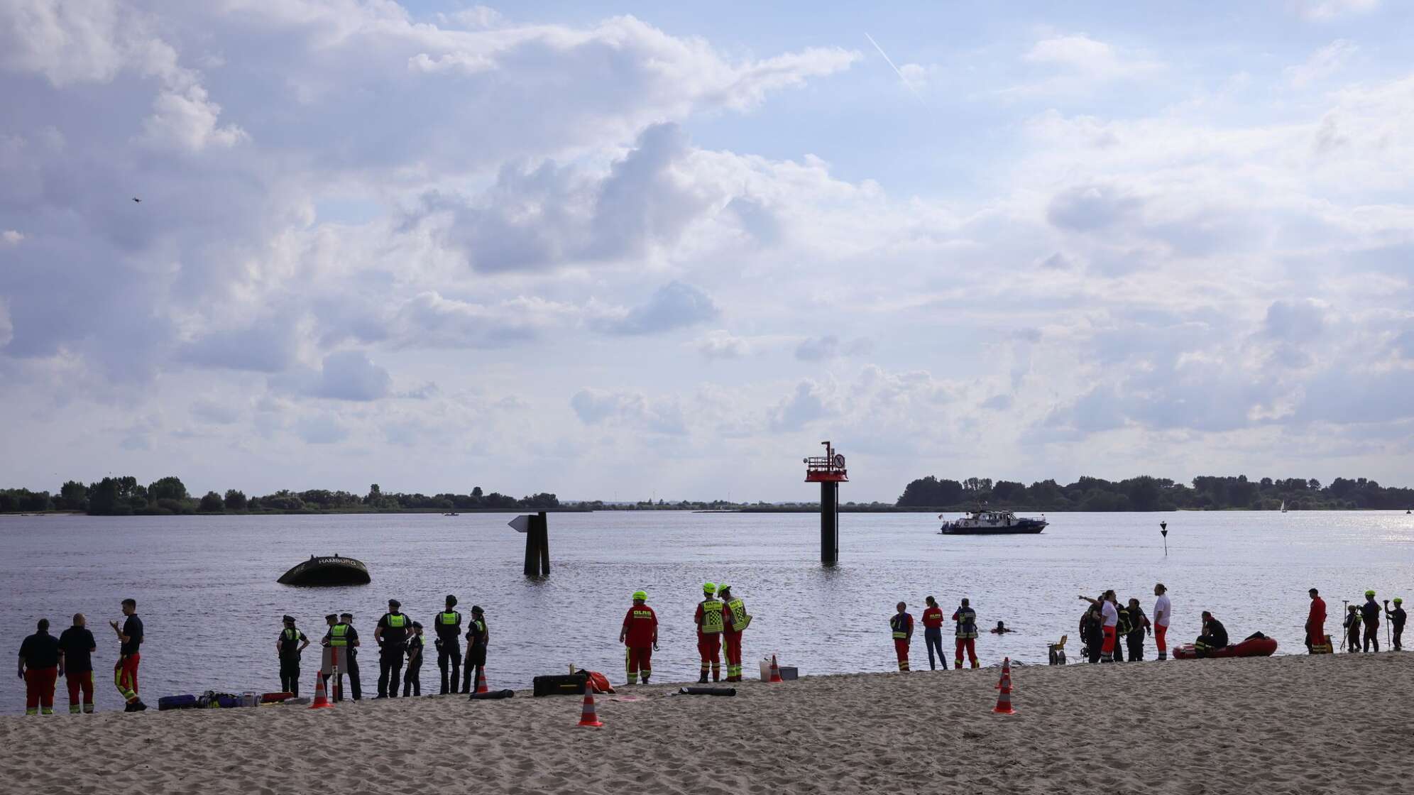 Großaufgebot sucht nach Kind in der Elbe