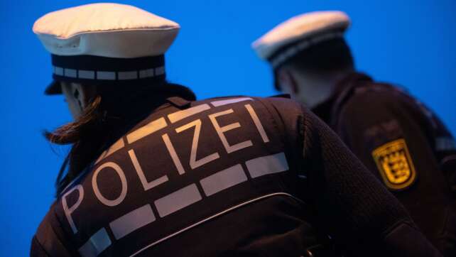 Streit zwischen Nachbarn: Polizisten mit Messern bedroht