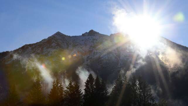 Lawine verschüttet Wanderer im Tiroler Karwendelgebirge