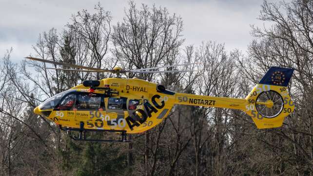 Mann per Rettungshubschrauber aus Isar gerettet