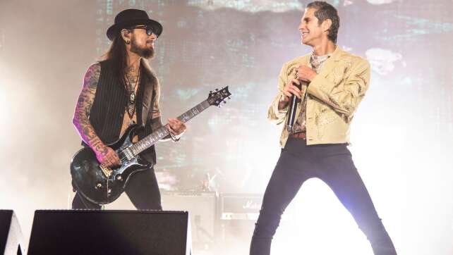 Rockband Jane's Addiction bricht nach Bühnenzoff Tournee ab