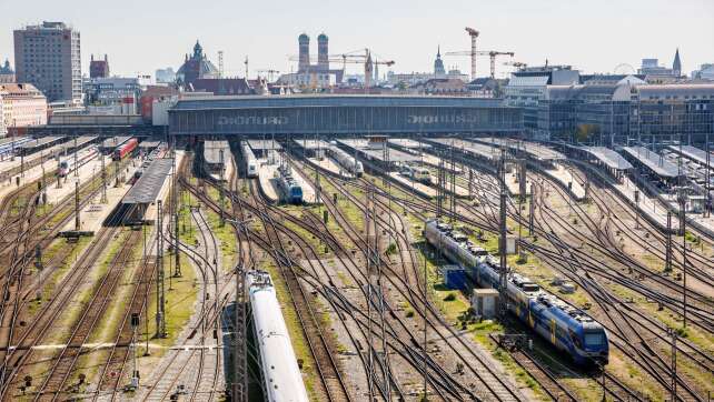 Bahn rüstet sich für Wiesn: Mehr Züge, mehr Reinigung