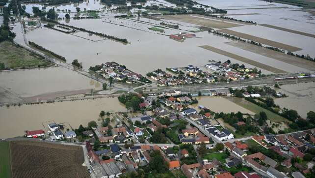 Überschwemmungen in Deutschland - Regen über Polen zieht ab