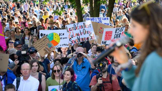 Mehrere Tausend bei Demo von Fridays for Future in Berlin