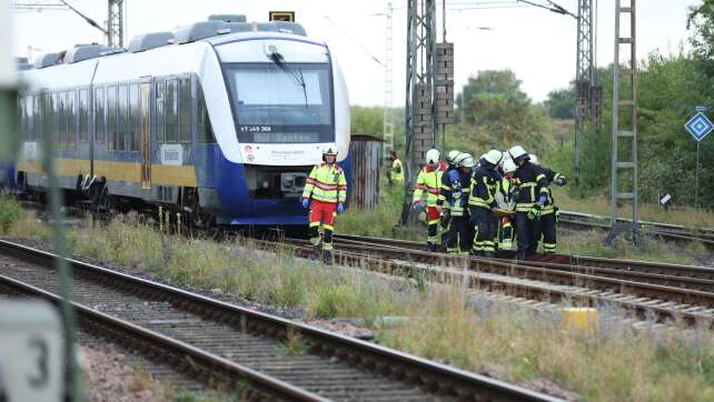 Regionalbahn rammt Güterzug - mehrere Verletzte bei Moers