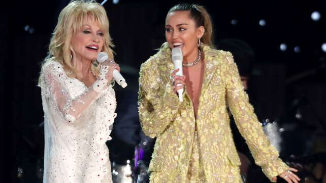 Mit Patenkind Miley Cyrus verwandt? Dolly Parton freut sich