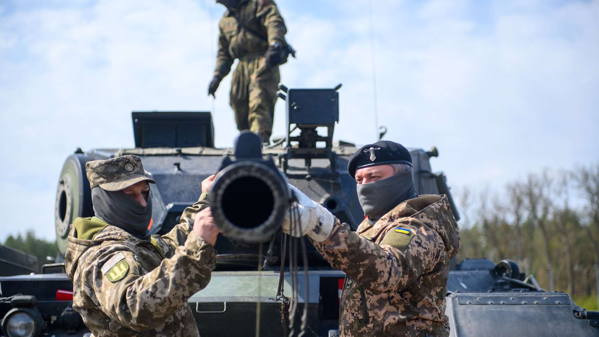 Ausbildung ukrainischer Soldaten an einem Leopard-1-Kampfpanzer