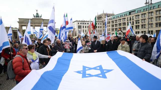 Gedenken und Proteste zum Jahrestag des Hamas-Überfalls